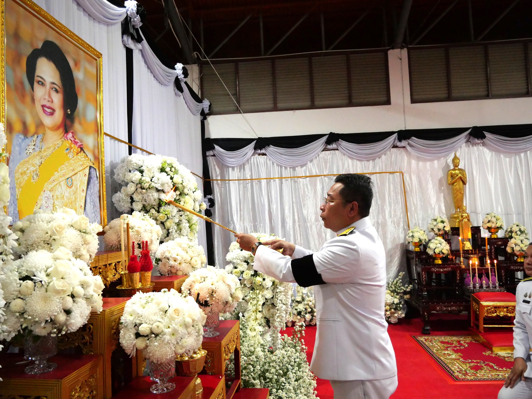 จังหวัดระยองจัดพิธีบำเพ็ญกุศล 100 วัน (สตมวาร) อุทิศแด่สมเด็จพระนางเจ้าสิริกิติ์ พระบรมราชินีนาถ พระบรมราชชนนีพันปีหลวง